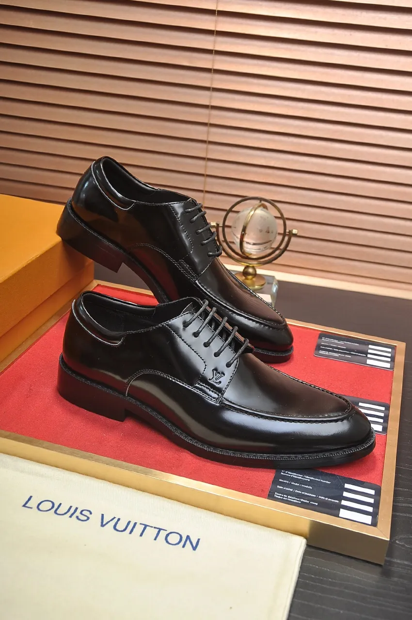 Men's men's shoes 💰520💶 [LV] (original single cowhide lining) 🍀LV's latest genuine leather business suit shoes are launched simultaneously on the official website. The first-layer cowhide imported from Italy is made of heavy gold, 💥official website 1:1 rubber outsole. Versatile to wear, high-end without losing class, and the color combination is extraordinary. This four-season style is alluring when worn on your feet, showing off your big-name flair. Standard code 38-45 (45 customized)